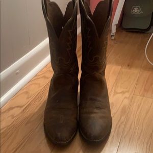 Women’s Ariat Round Point boots